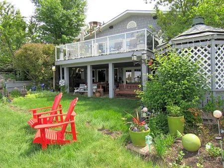 Along River Ridge Отели рядом с достопримечательностью «Университет Калгари»