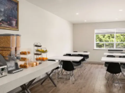 Howard Johnson by Wyndham Gravenhurst Hotels in Gravenhurst