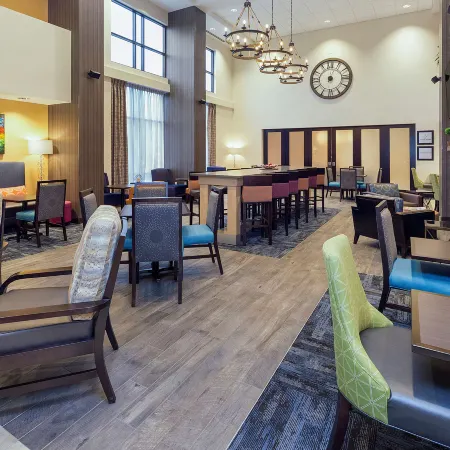 Hampton Inn & Suites West Morgantown University Towne Centre