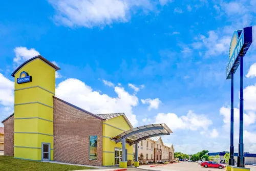 Arya Inn & Suites Hotels in Farmers Branch