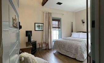 Carriage House Bed & Breakfast