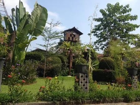 The Garden Family Guest House Powered by Cocotel