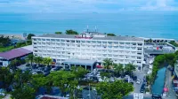 Pangeran Beach Hotel Hôtels à : 