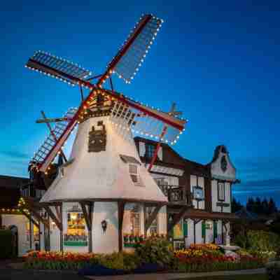 Auld Holland Inn Hotel Exterior