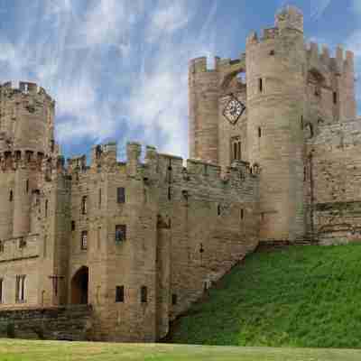 Warwick Castle Hotel & Knight's Village Hotel Exterior