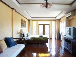 Hua Hin White Villa Hotel