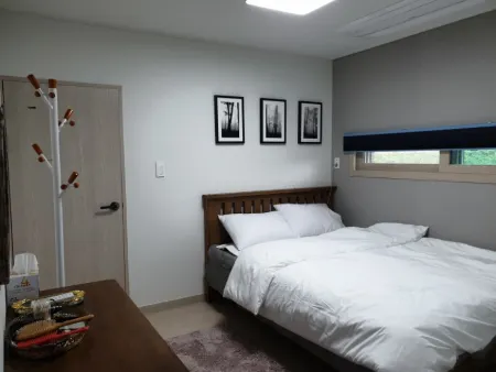 Seogwipo Kosatan Haru Pension Отели рядом с достопримечательностью «Shinhwa Theme Park»