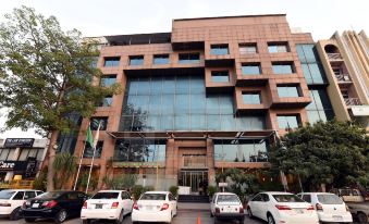 3. Hotel Cr..