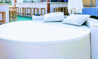 Yiannis Manos Hotel Resort