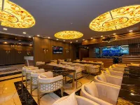 New Emin Hotel - parking