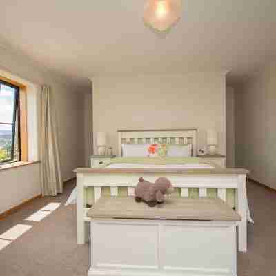 Beautiful Seasons Rooms