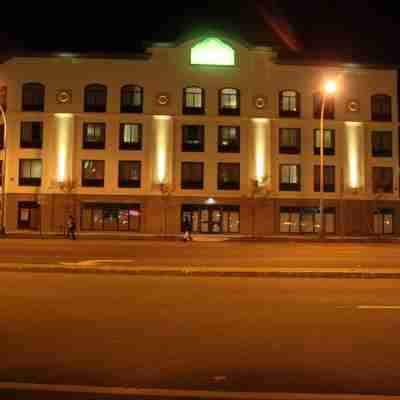 Wingate by Wyndham Niagara Falls Hotel Exterior