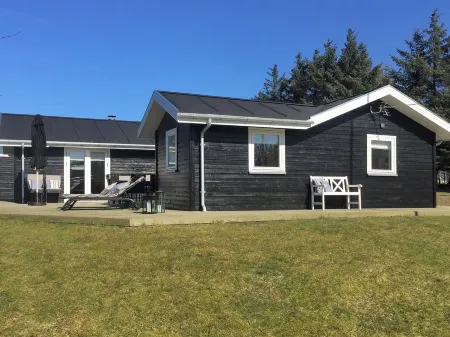 "Bylgja" - 1.7km from the Sea Отели рядом с достопримечательностью «Blokhus Strand»