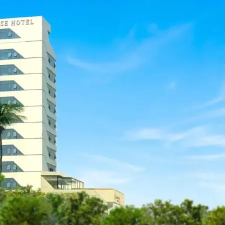 Ease Hotel