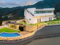 Yeosu Seuteimeong Hotels near Hyangiram Hermitage