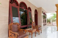 RedDoorz @ Samuel Homestay Pematangsiantar Hotels in Pondok Sayur