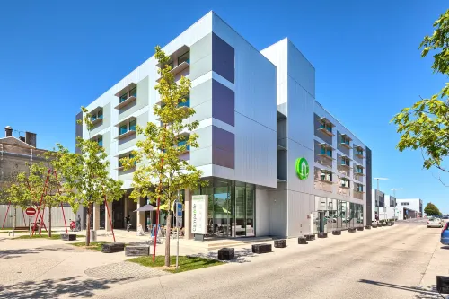 Campanile PRIME - La Roche Sur Yon Centre Gare - Pet Friendly