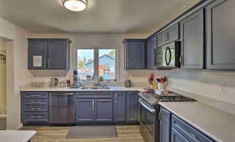 Cozy Wisconsin Springs Home < 2 Mi to Dtwn! - Housity