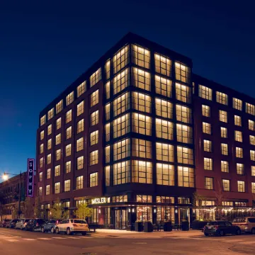 Sophy Hyde Park Hotels near Bronzeville