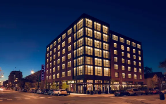Sophy Hyde Park Hotels near Bronzeville