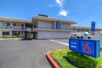 Motel 6 Jurupa Valley, CA - Riverside West