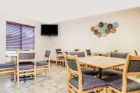 Super 8 by Wyndham Wausau - Bữa sáng