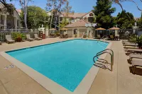 Hyatt House Belmont Redwood Shores - parking