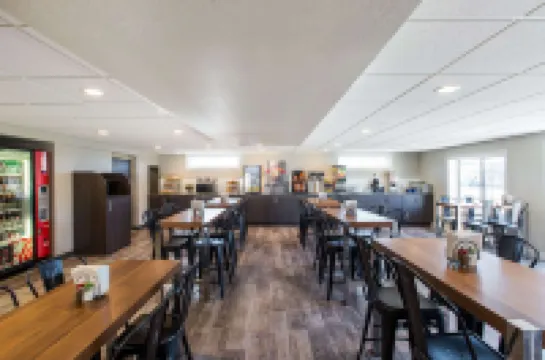 데이즈 인 바이 윈덤 피어