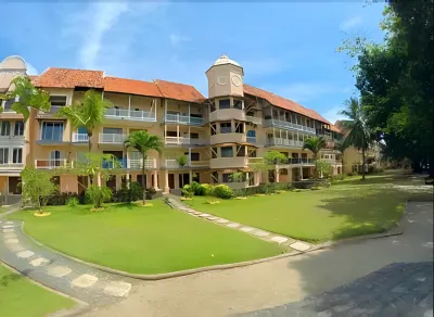 Carita Beach Front - Lippo Kondominium Hotell i Caringin