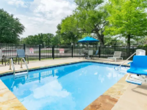 マイクロテル イン & スイーツ バイ ウィンダム オースティン エアポート オースティンのホテル