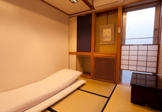 기미 료칸의 아늑한 객실 내부