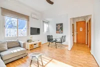 Central Apartment 2 Bedrooms Netflix Wifi and Parking