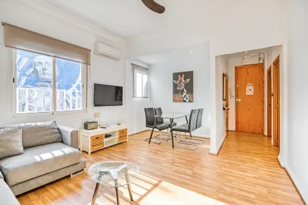 Central Apartment 2 Bedrooms Netflix Wifi and Parking