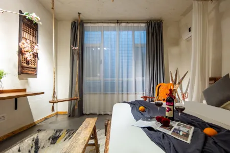 Solitude art inn Отели рядом с достопримечательностью «Wumu Gate»