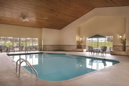 Country Inn & Suites by Radisson, Germantown, WI