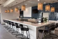 The Elm, a Ramada by Wyndham Отели в г. Дентон