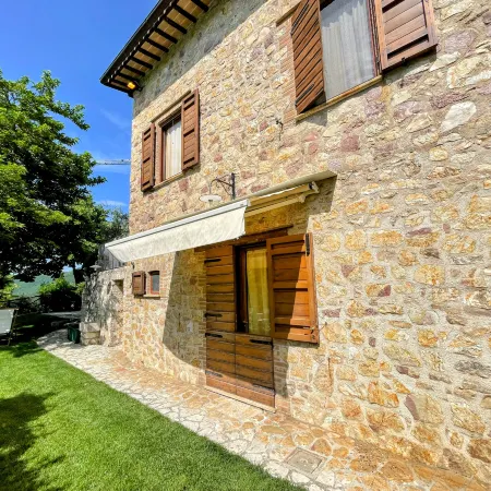 Torretta Sleeps 5 with Pool and Exclusive Gardens Plus Private Verandah