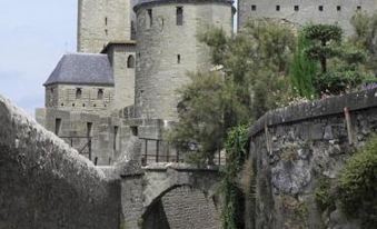 Le Logis des Remparts Coeur de la Cité médiévale