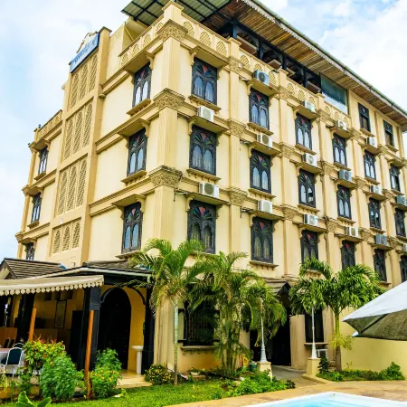 Golden Tulip Stone town Boutique