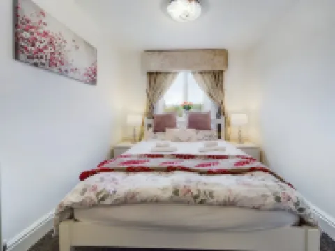 Zoo Cottage Hotels in 