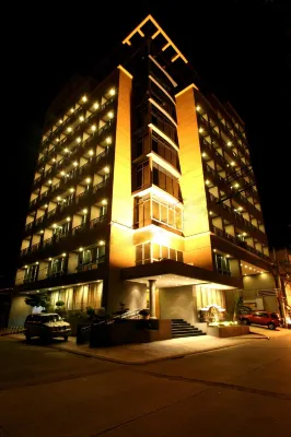 Herald Suites Solana Hotels near The Linear Makati Tower 2