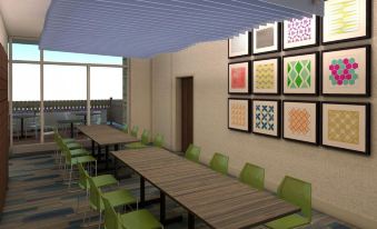 Holiday Inn Express & Suites College Park-University Area