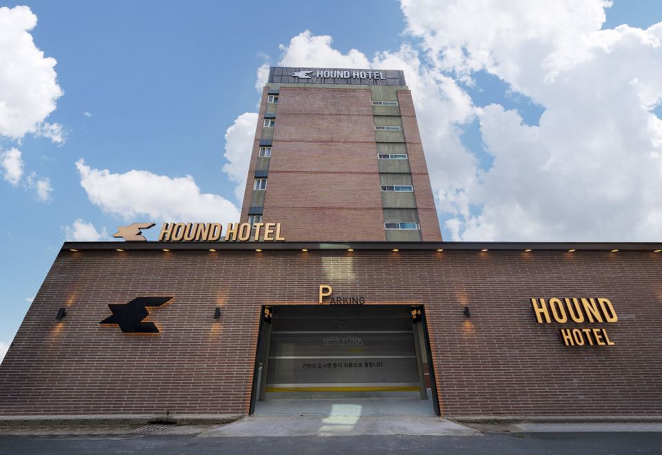 Hound Hotel