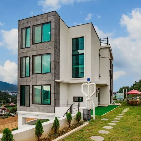 Yeosu Etoile Pension Отели рядом с достопримечательностью «Мост Кобуксон»