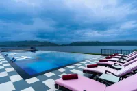 'Zana' Lakeview Resort - Most Scenic Lakeside Resort - Infinity Pools