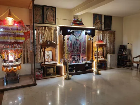 Shri Krishna Residency Отели рядом с достопримечательностью «Old Chariots, Dharmasthala»