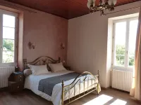 Domaine de l'Estuaire Hotels in Mirambeau