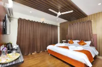 Royal Grand Hotels near Pothys Swarnamahal