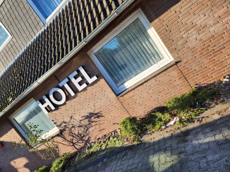 Hotel & Restaurant Heidekrug in Pinneberg Отели в г. Борстель-Хоэнраден