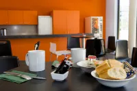 Adonis Dijon Maison Internationale - breakfast